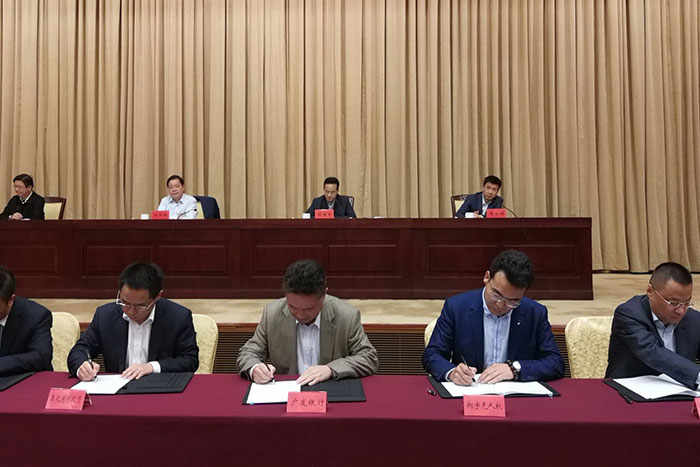 2017年11月，大年科技与华夏银行签订银企战略合作协议